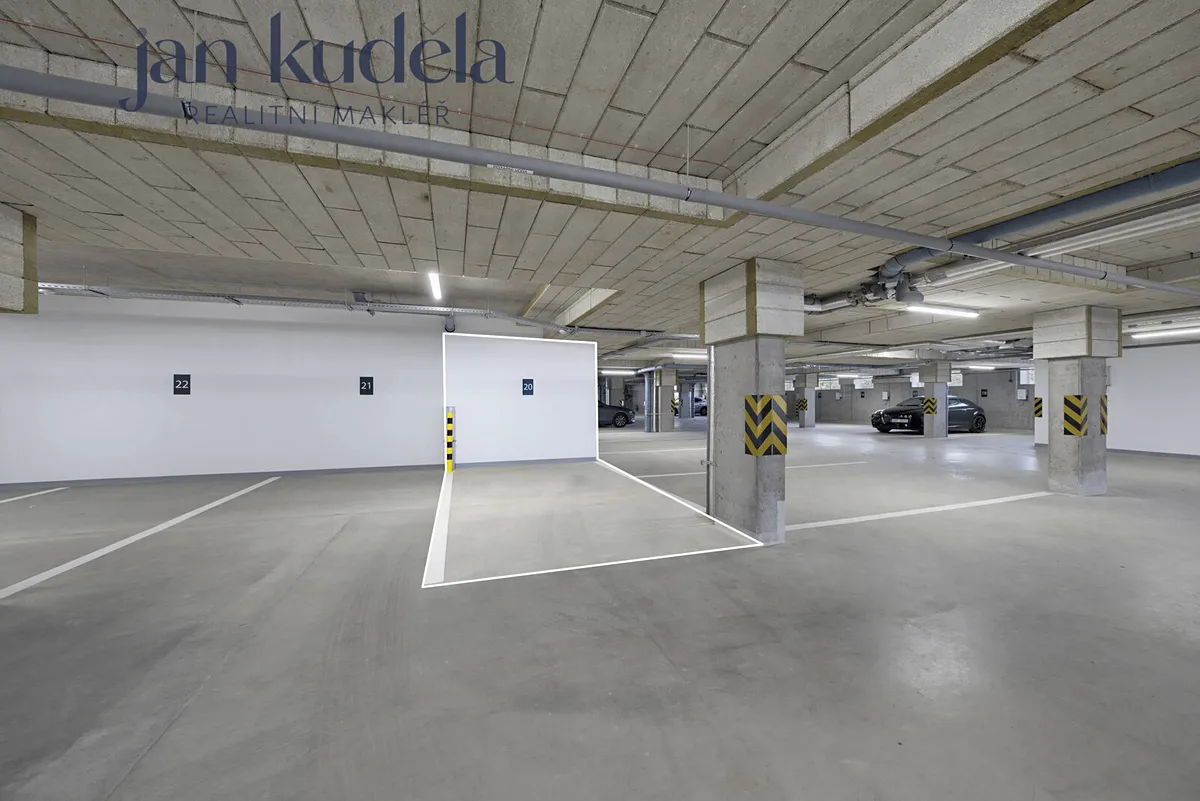 Pronájem garážového stání 13 m²