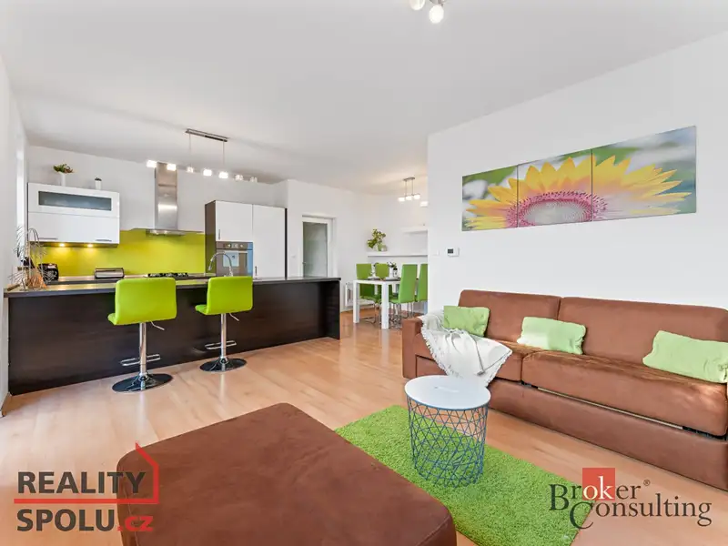 Pronájem bytu 3+kk 75 m², Zeleneč – náhled fotky 1