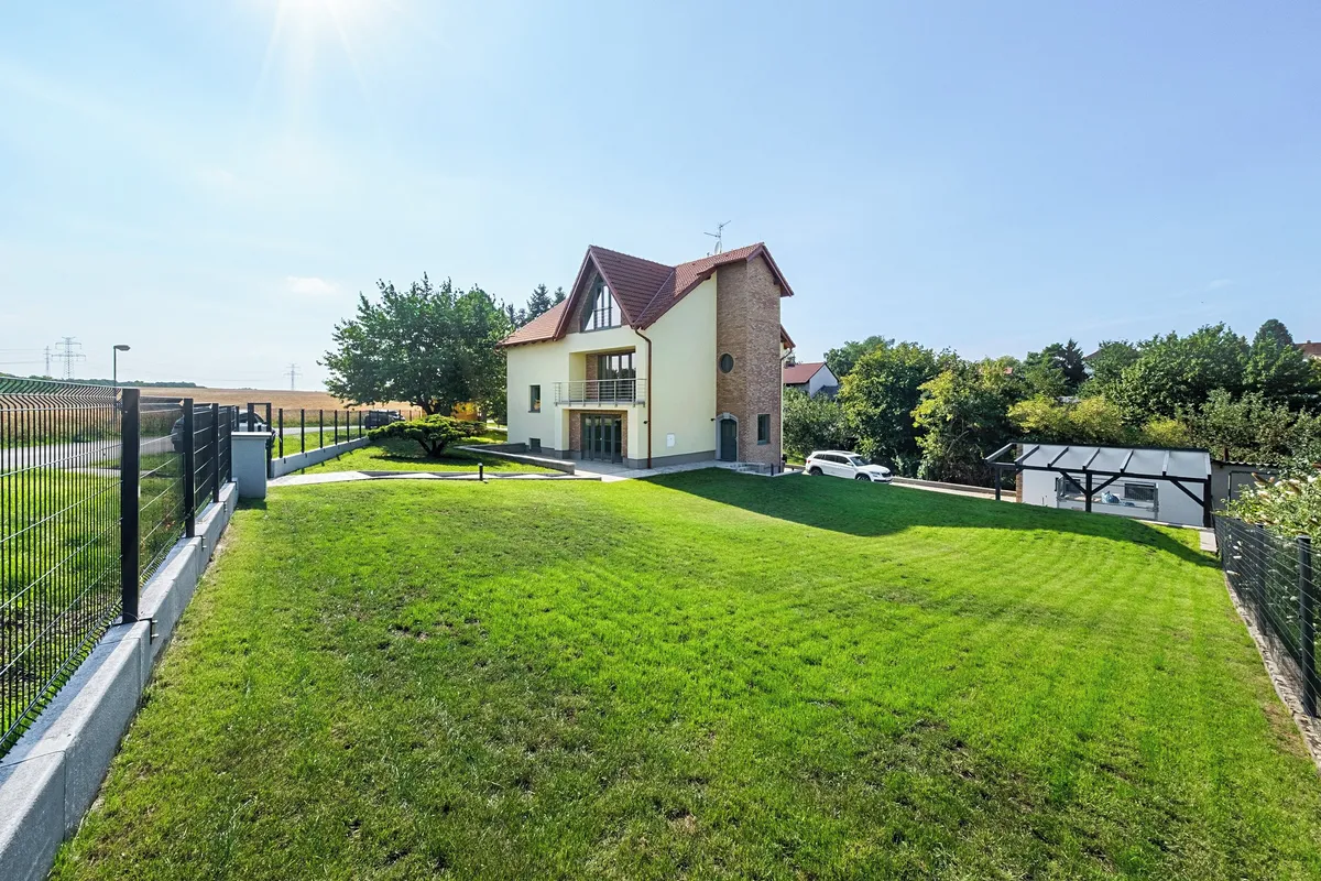 Pronájem vily 380 m², pozemek 1131 m²