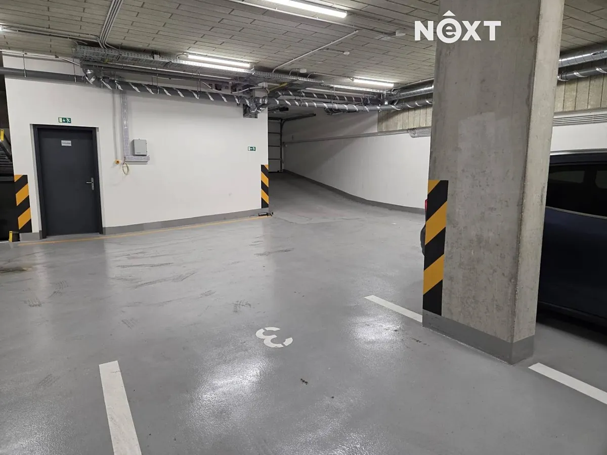 Pronájem garážového stání 12 m²