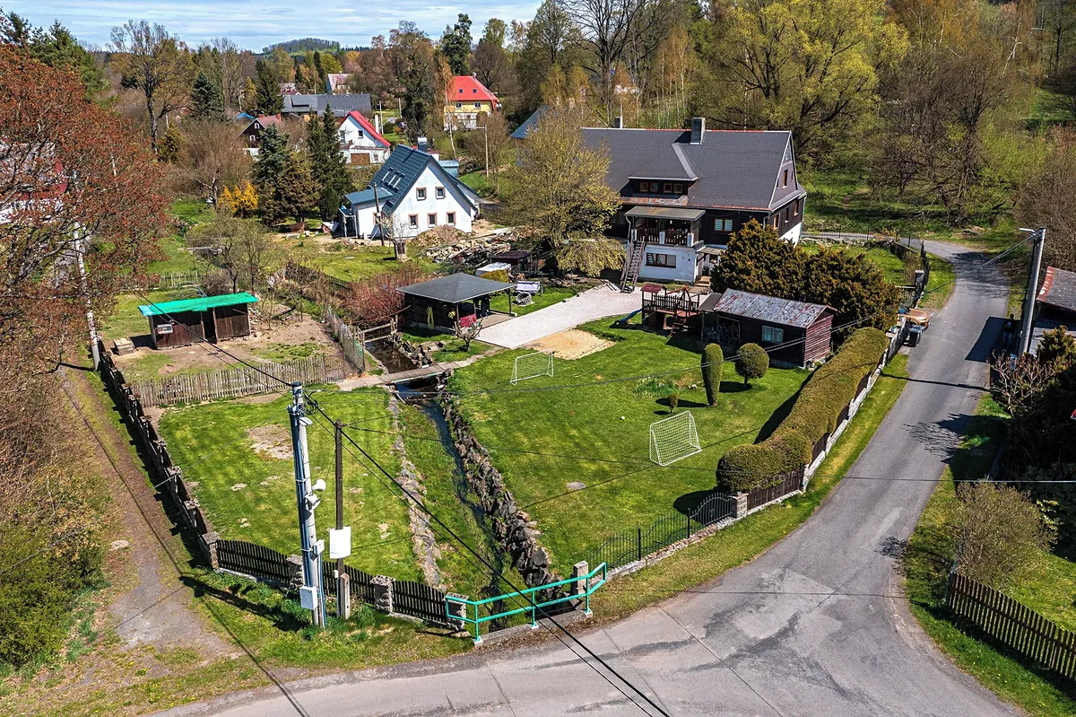 Prodej rodinného domu 380 m², pozemek 1881 m²