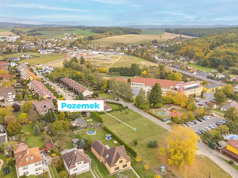 Prodej stavebního pozemku 809 m², Zlín – náhled fotky 1