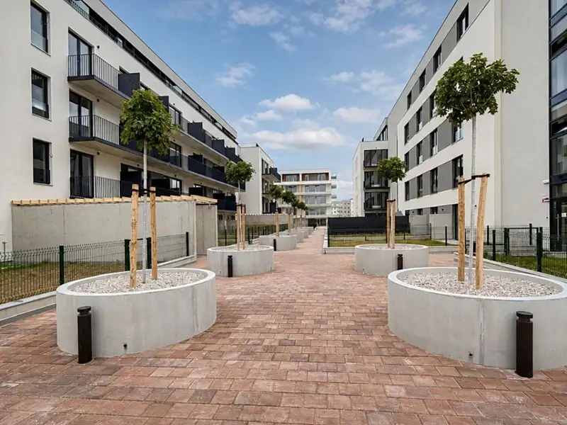Pronájem bytu 1+kk 28 m², Plzeň – náhled fotky 1