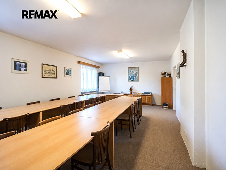 Prodej komerčního prostoru, 1 275 m² (8 z 33)