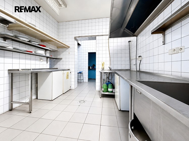 Комерційне приміщення на продаж, 801 м² (41 з 61)