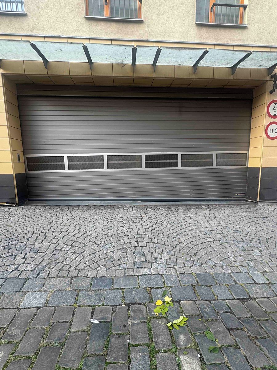 Prodej garážového stání 12 m², Praha – fotka 1 z 3
