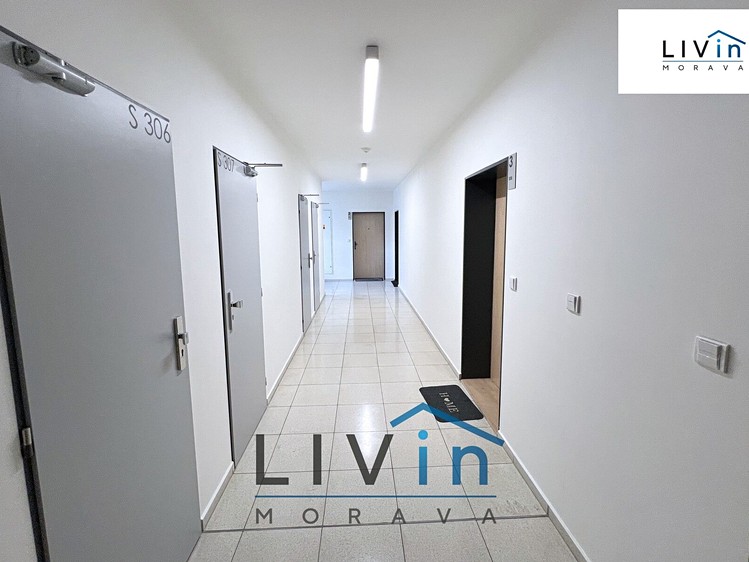 Pronájem bytu 1+kk, 43 m² (14 z 25)