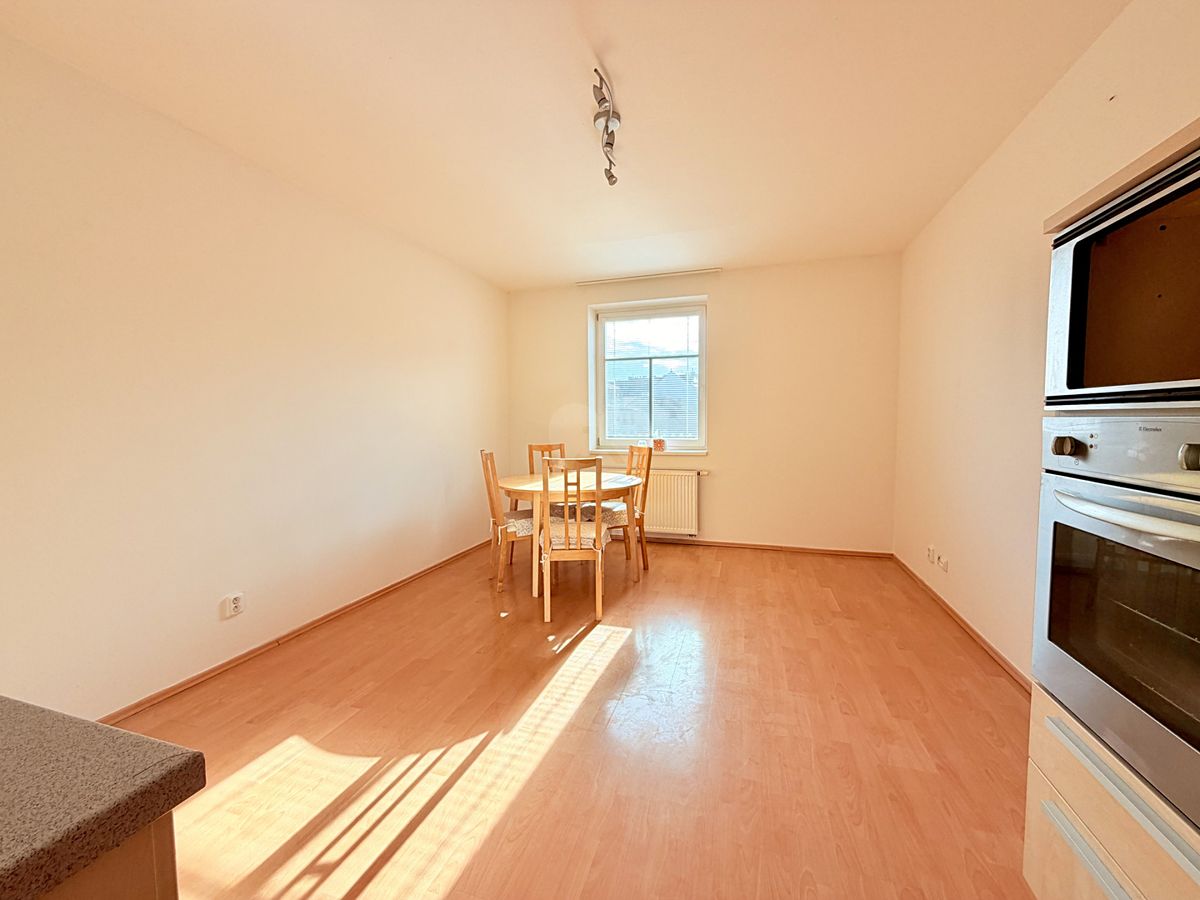 Pronájem bytu 2+kk 48 m² – fotografie 2