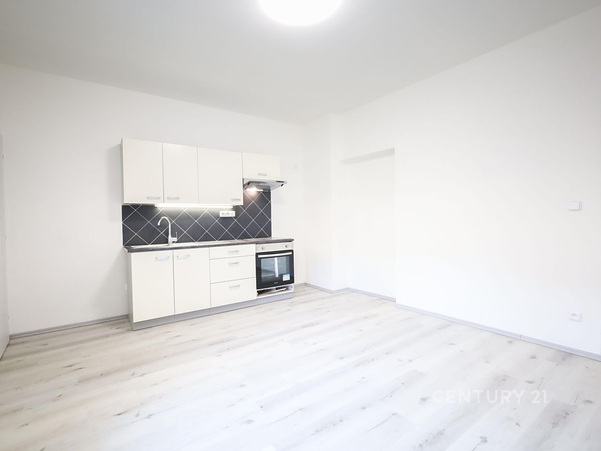 Pronájem bytu 2+kk 47 m² – fotografie 2