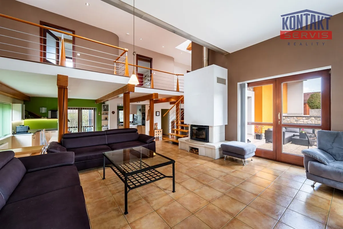 Prodej rodinného domu 261 m², pozemek 886 m²