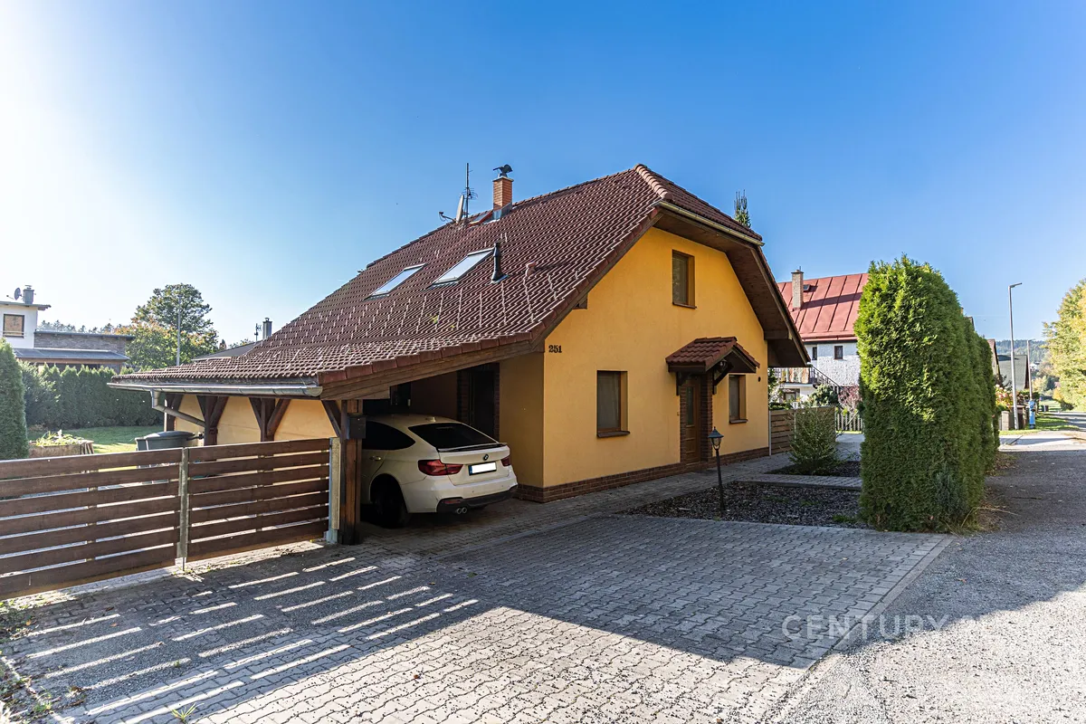 Prodej rodinného domu 178 m², pozemek 670 m²