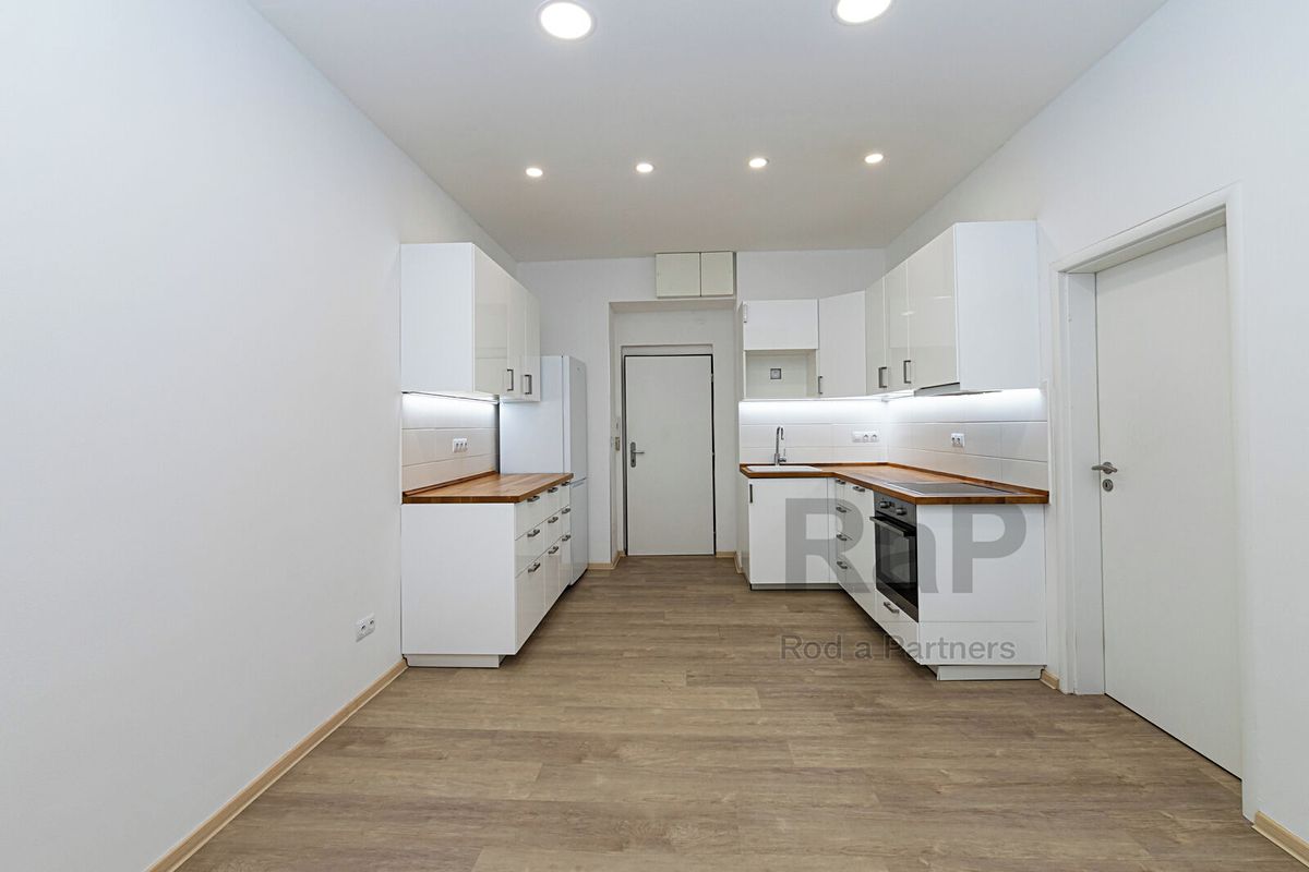 Pronájem bytu 2+kk 37 m² – fotografie 3