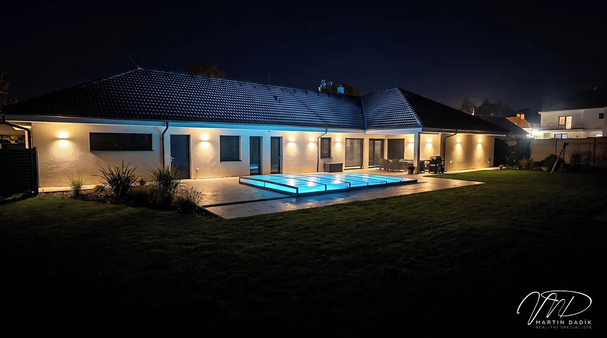 Prodej rodinného domu 290 m², pozemek 1479 m²