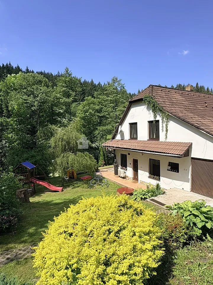 Pronájem rodinného domu 170 m², pozemek 2203 m²