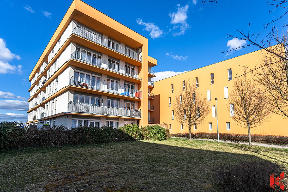 Pronájem bytu 1+kk 27 m² – fotografie 3
