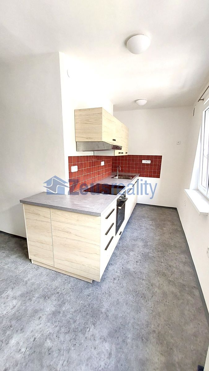 Pronájem bytu 4+kk 80 m²