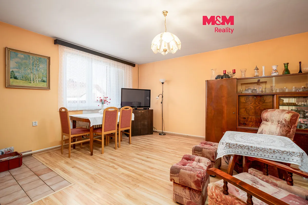 Prodej rodinného domu 662 m², pozemek 2388 m²
