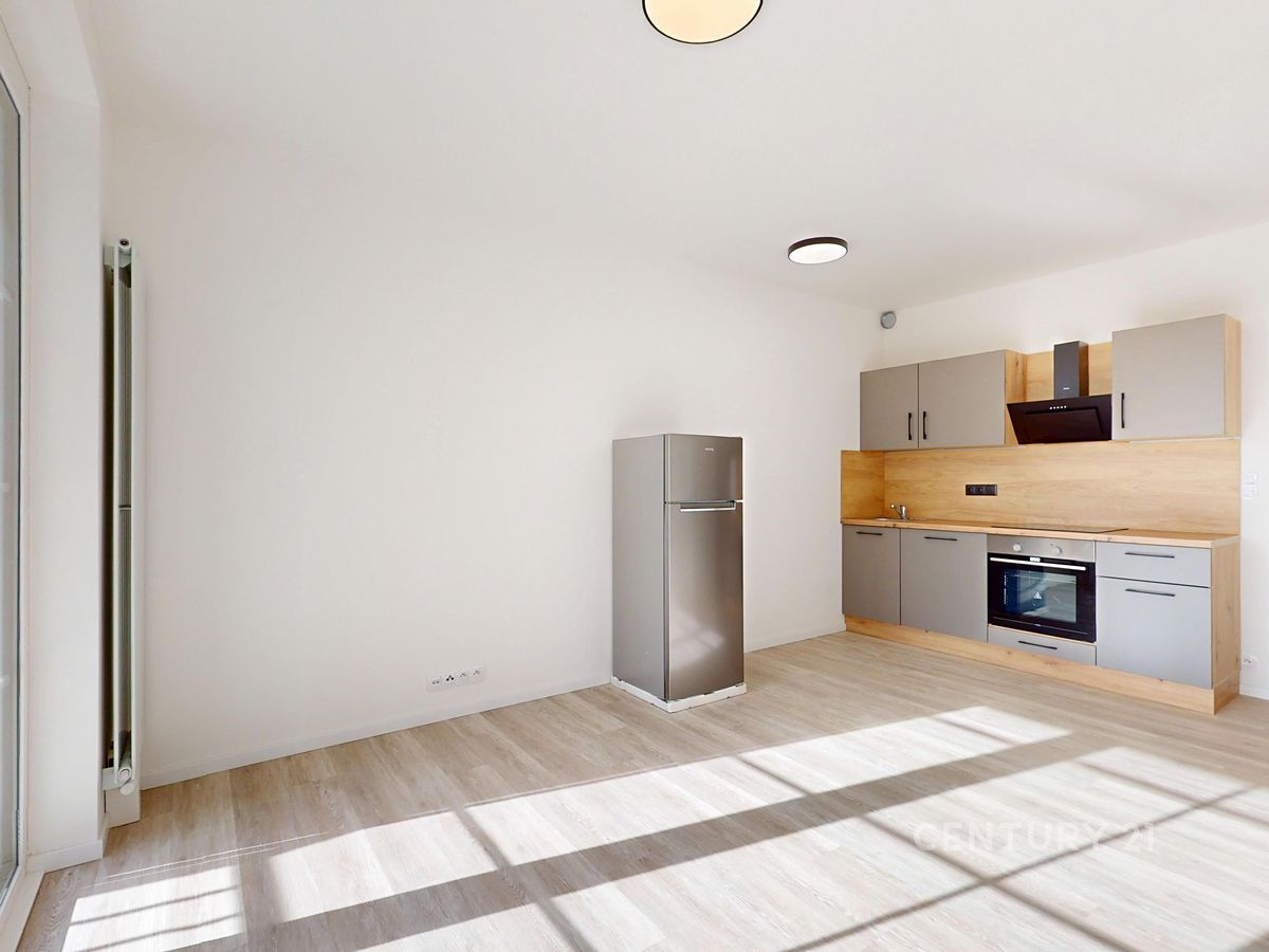 Pronájem bytu 1+kk 27 m² – fotografie 3