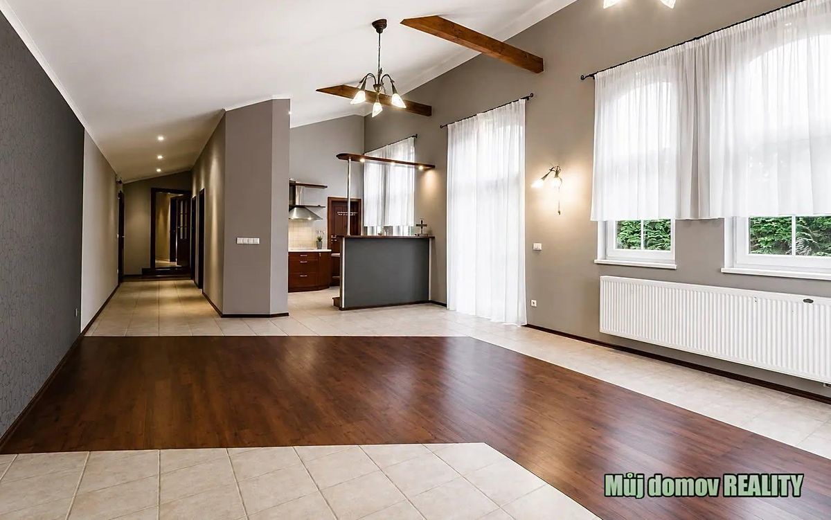 Pronájem vily 1300 m², pozemek 1022 m², Praha – fotka 1 z 3