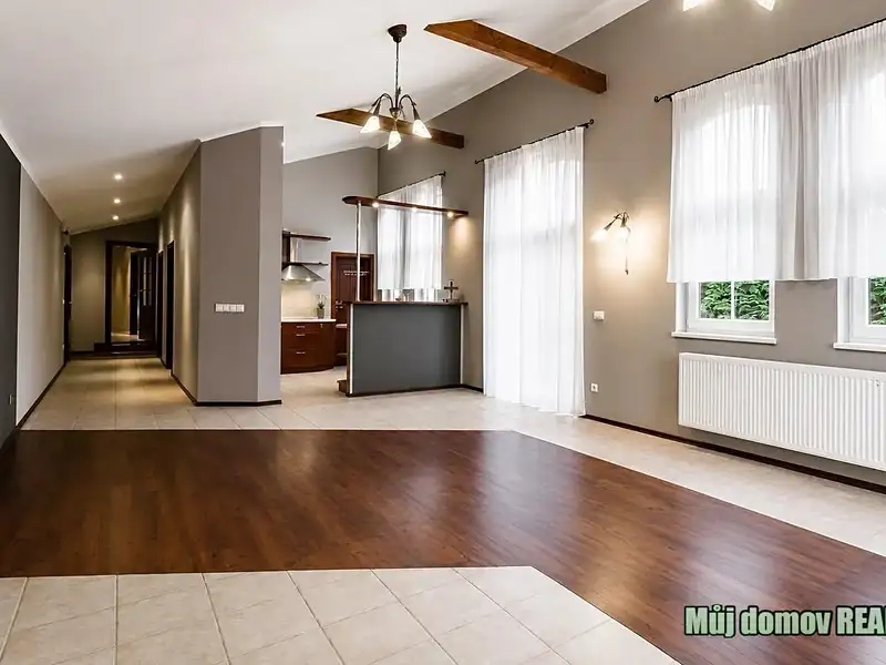 Pronájem vily 1300 m², pozemek 1022 m², Praha – náhled fotky 1