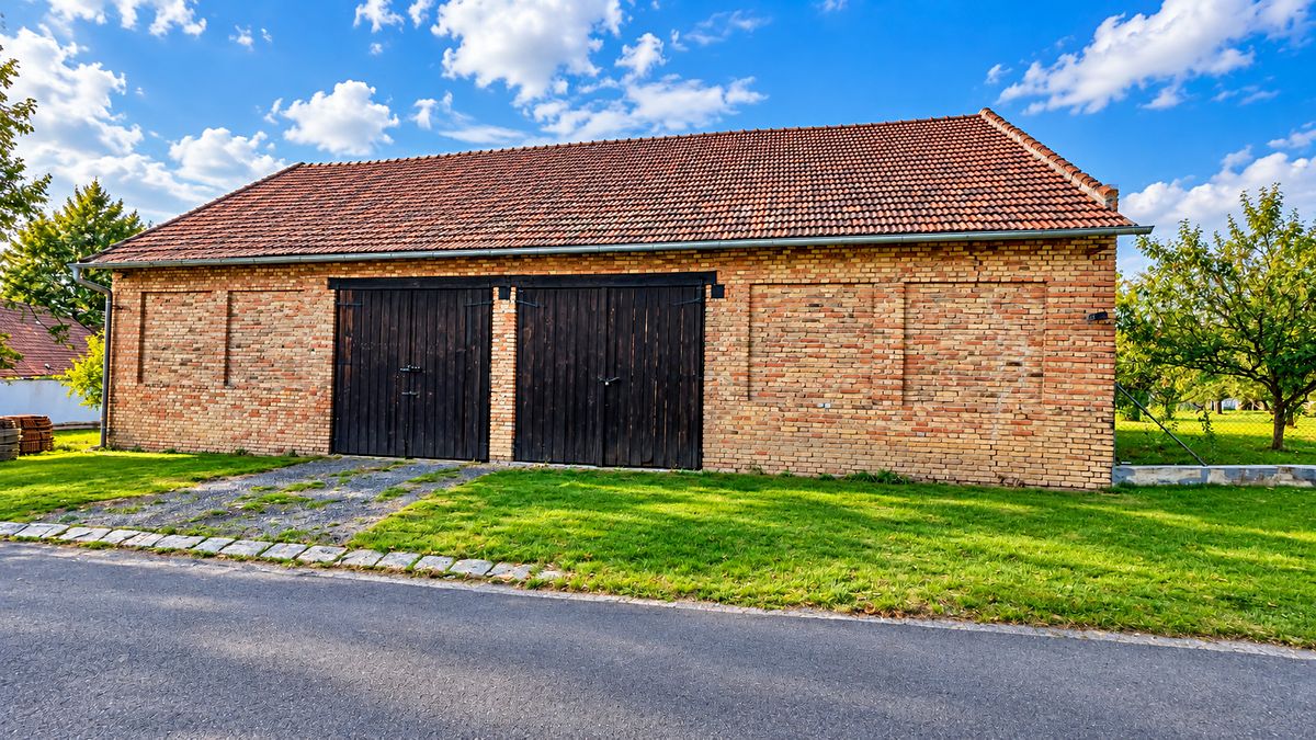 Prodej stavebního pozemku 900 m², Uhřice – fotka 1 z 3