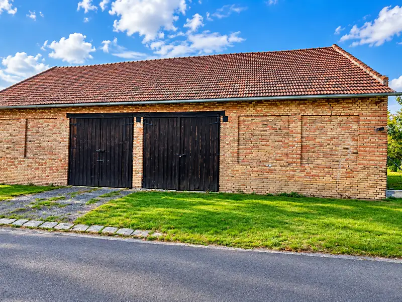 Prodej stavebního pozemku 900 m², Uhřice – náhled fotky 1