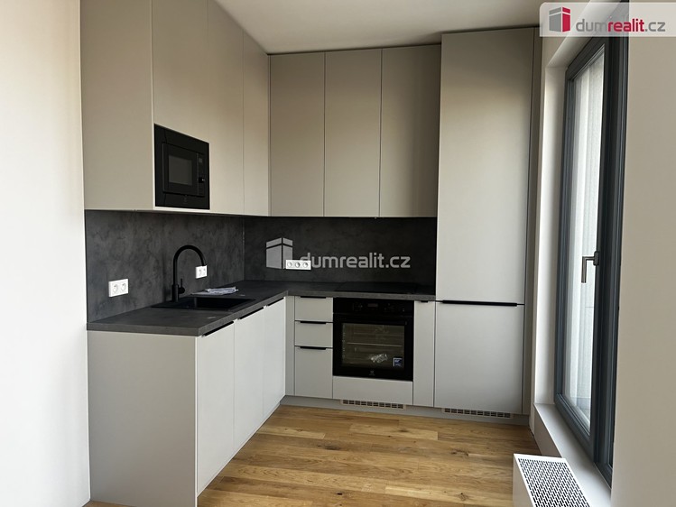 Pronájem bytu 2+kk, 46 m² (3 z 9)