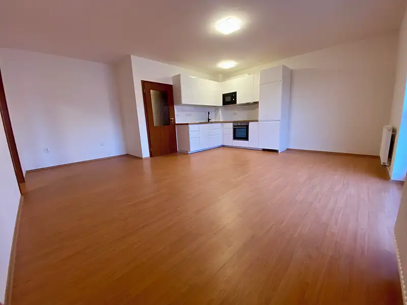 Pronájem bytu 2+kk 57 m², Jesenice – náhled fotky 1