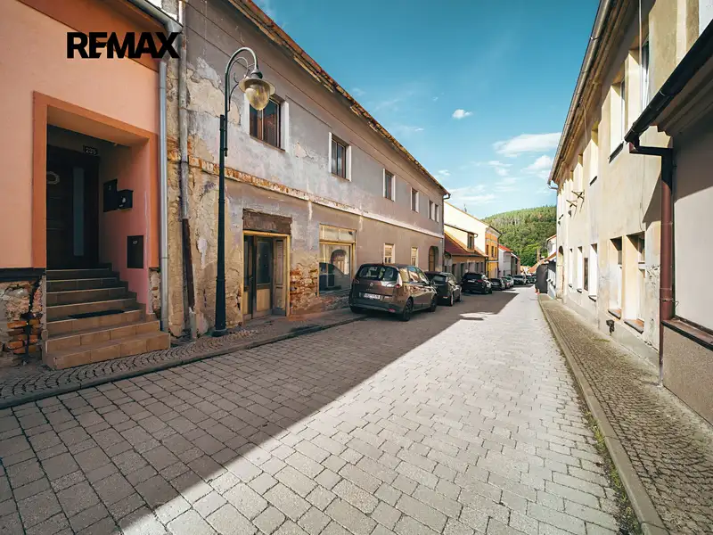 Prodej rodinného domu 1200 m², pozemek 2155 m², Lomnice – náhled fotky 3