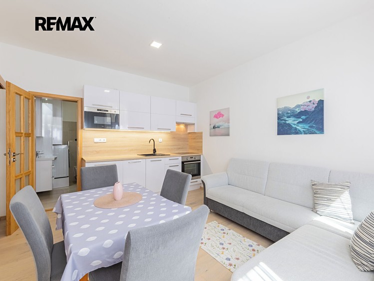 Pronájem bytu 2+kk, 42 m² (7 z 21)