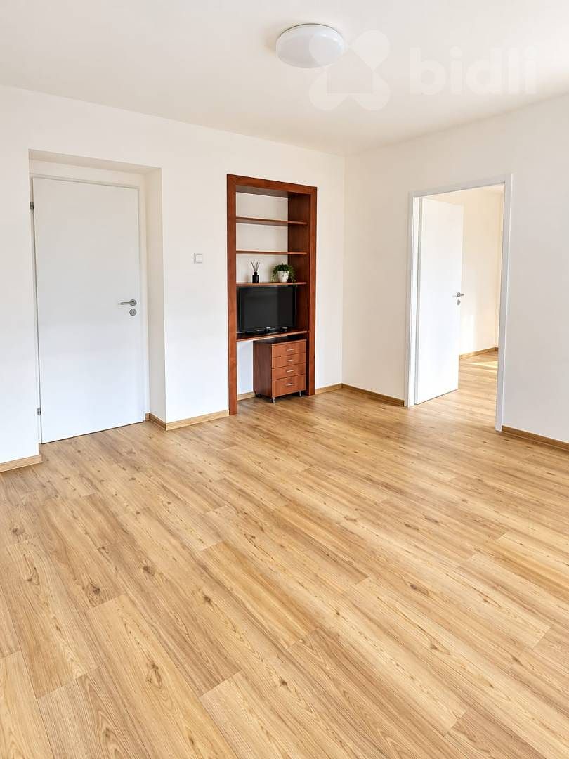 Pronájem bytu 2+1 56 m² – fotografie 2