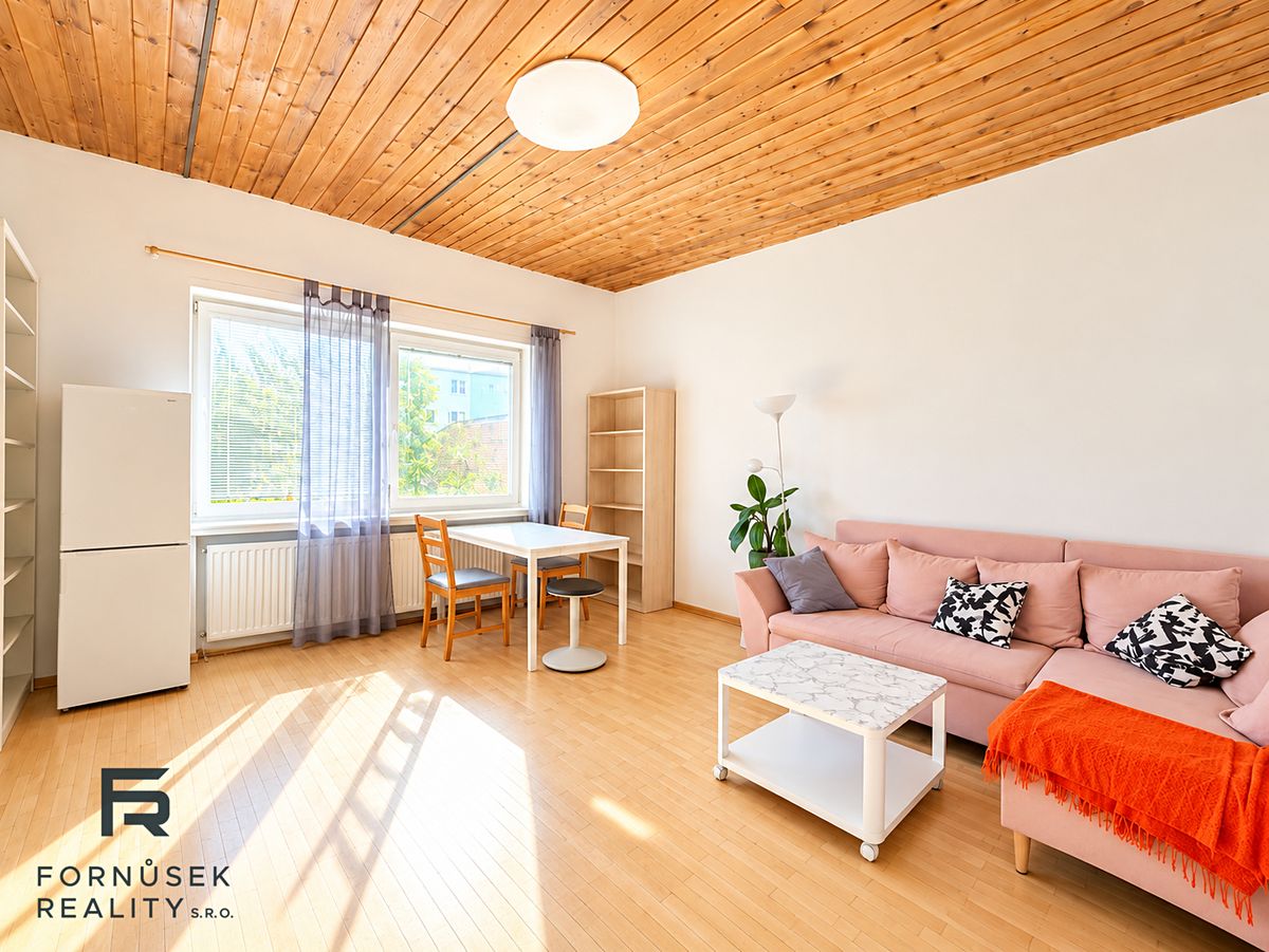 Pronájem bytu 2+kk 62 m² – fotografie 2