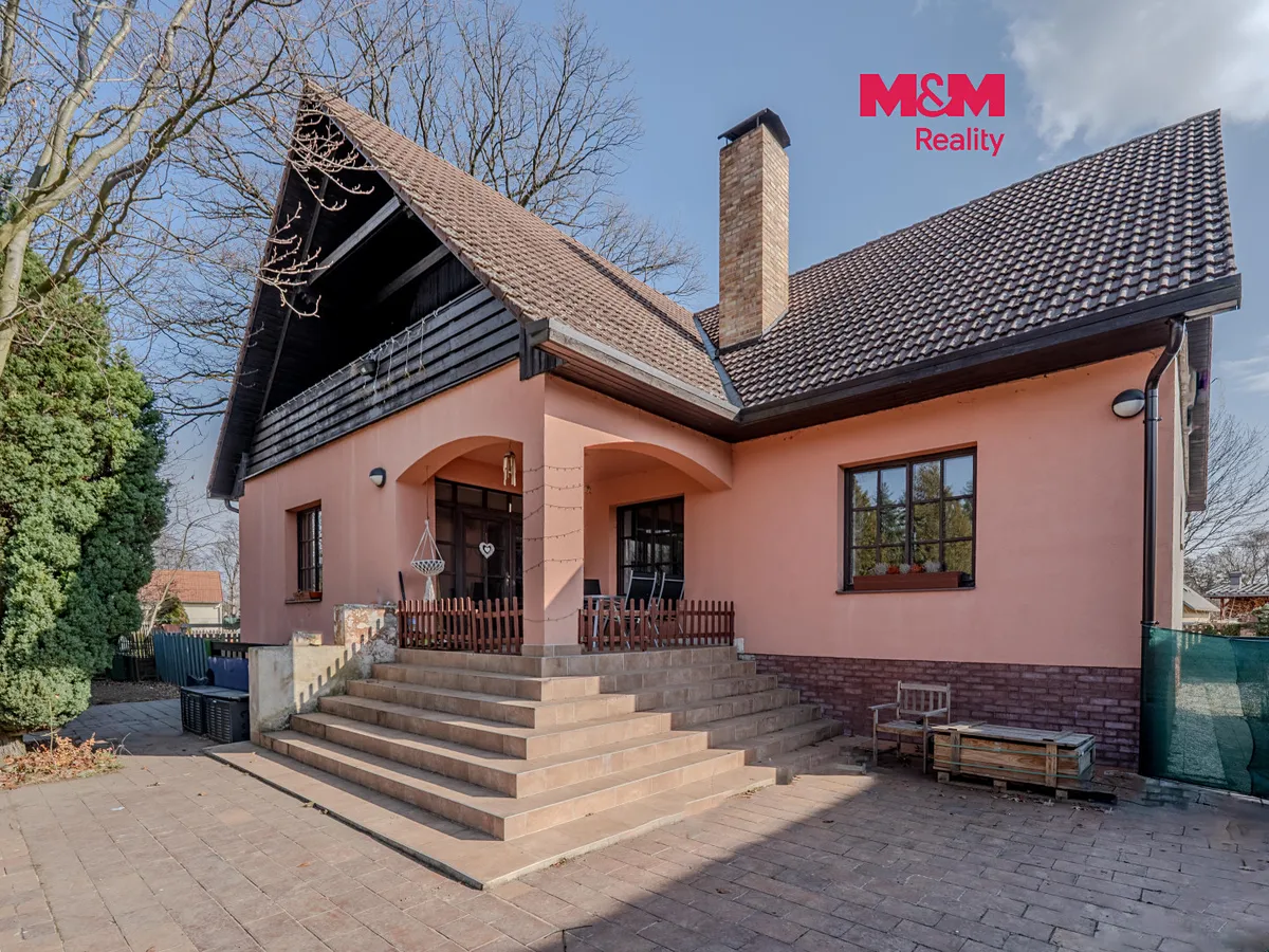 Prodej rodinného domu 300 m², pozemek 4182 m²