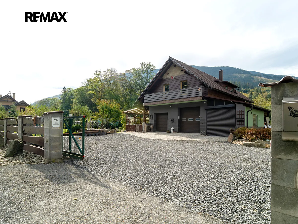 Prodej rodinného domu 180 m², pozemek 3087 m²