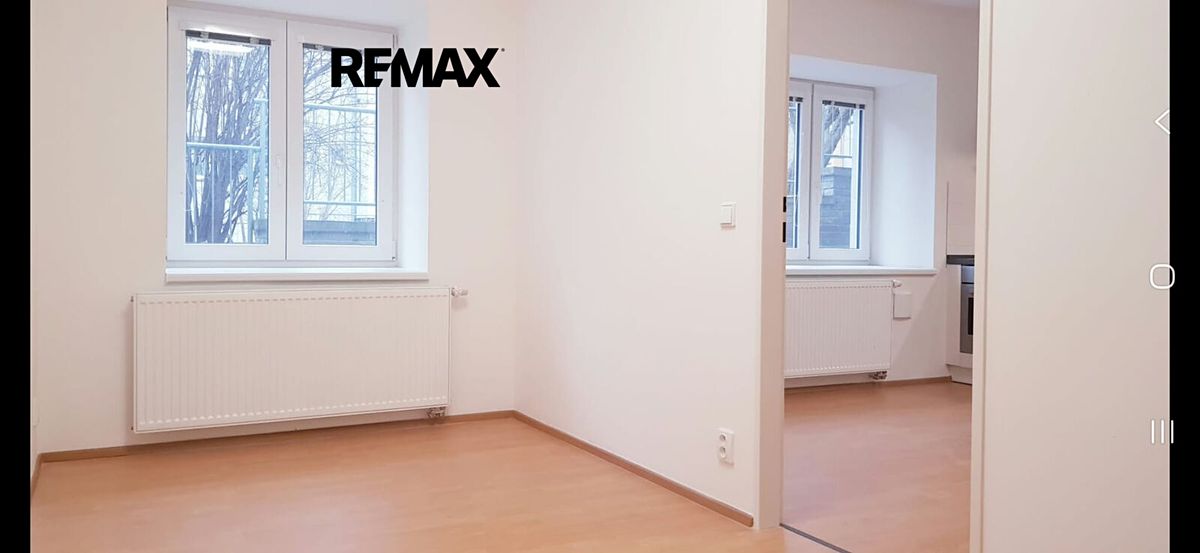 Pronájem bytu 2+kk 40 m² – fotografie 2