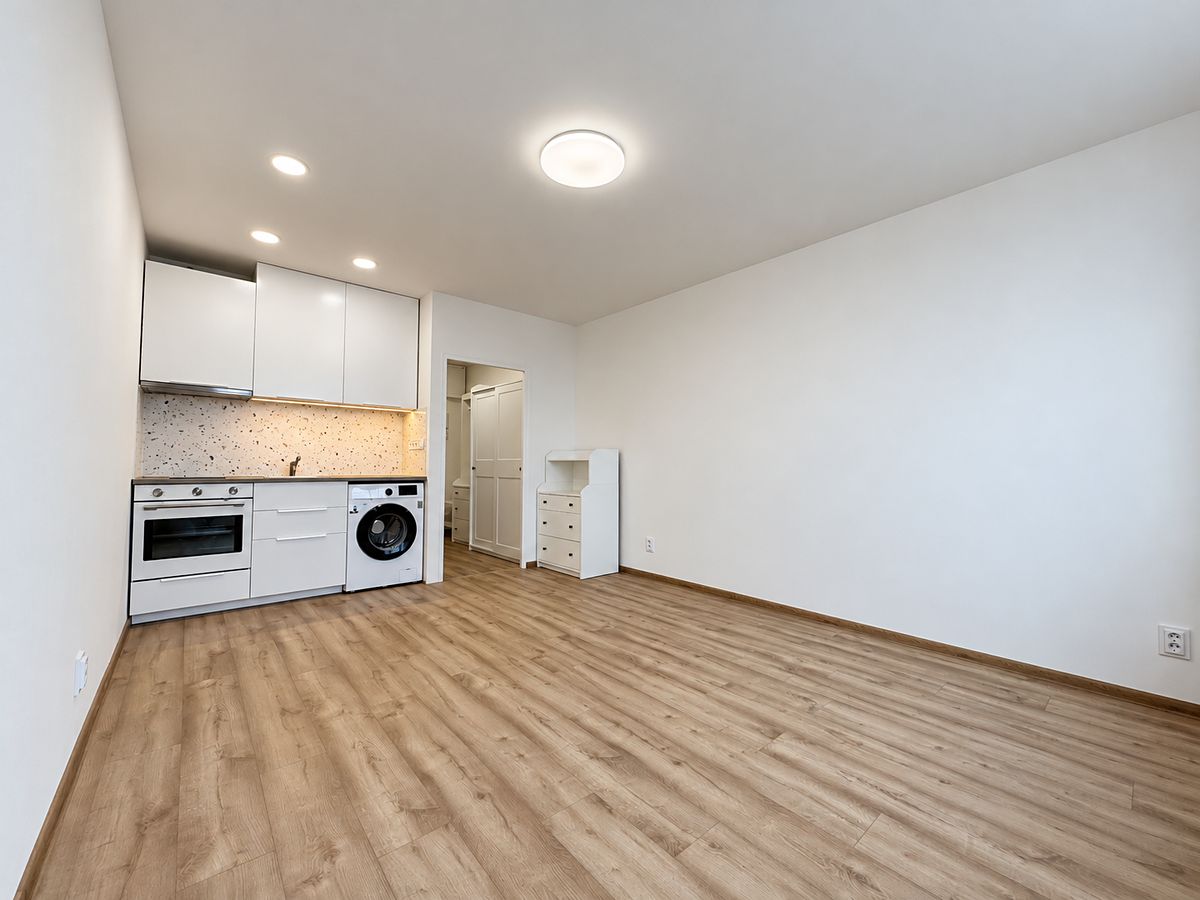 Pronájem bytu 1+kk 24 m², Praha – fotka 1 z 3