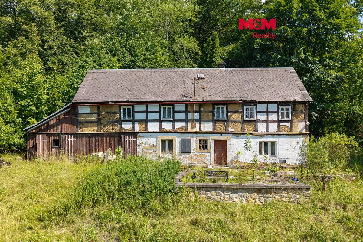 Prodej rodinného domu 242 m², pozemek 1789 m²