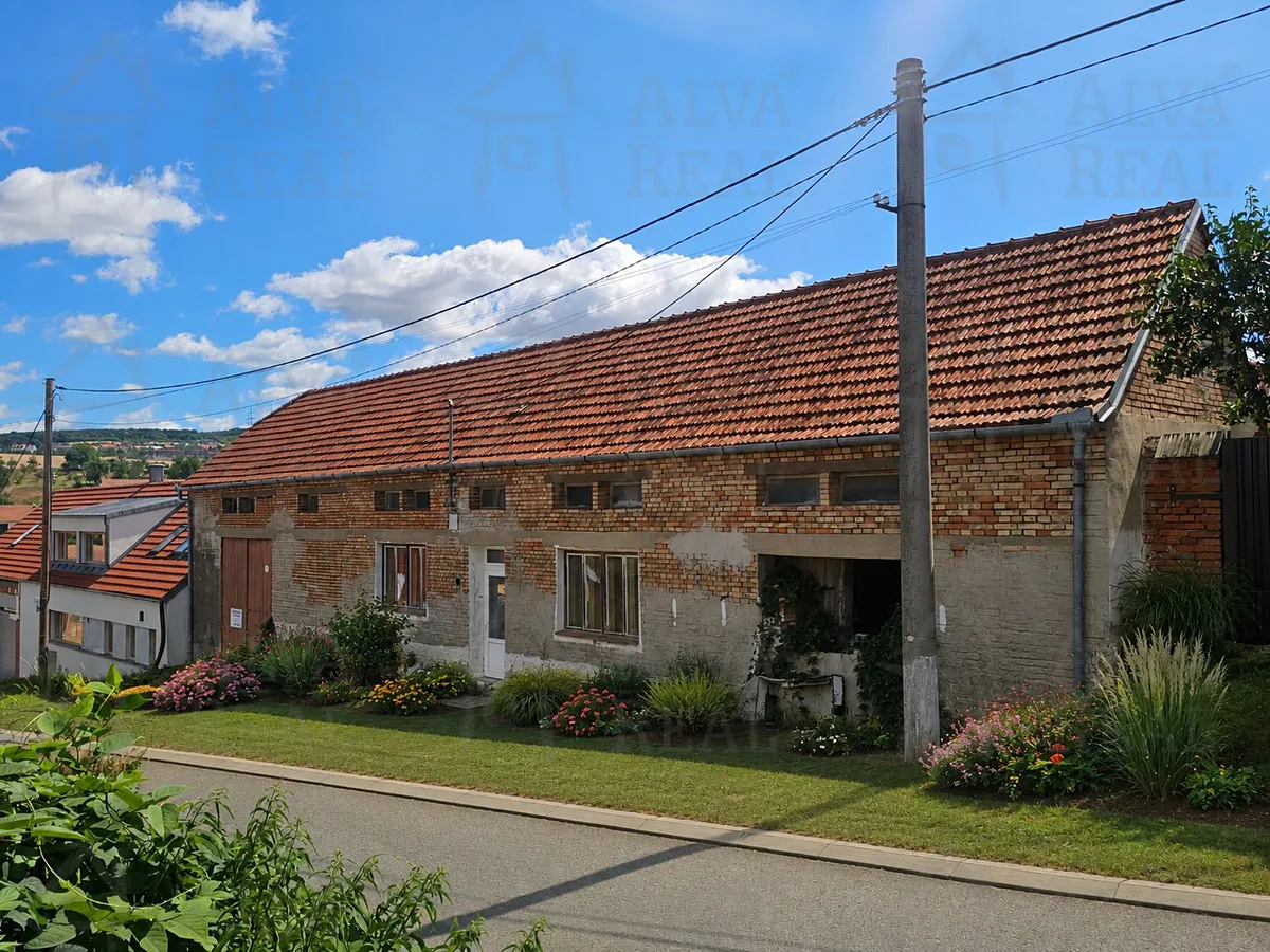 Prodej rodinného domu 370 m², pozemek 843 m²