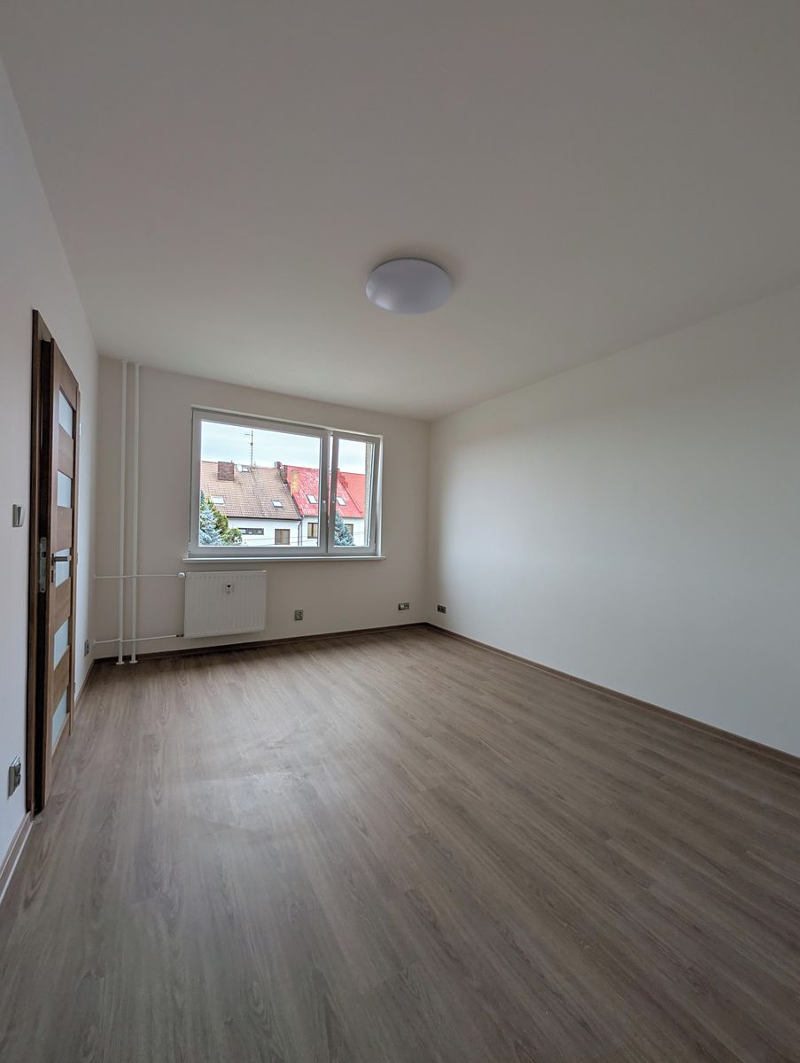 Pronájem bytu 2+kk 36 m² – fotografie 3