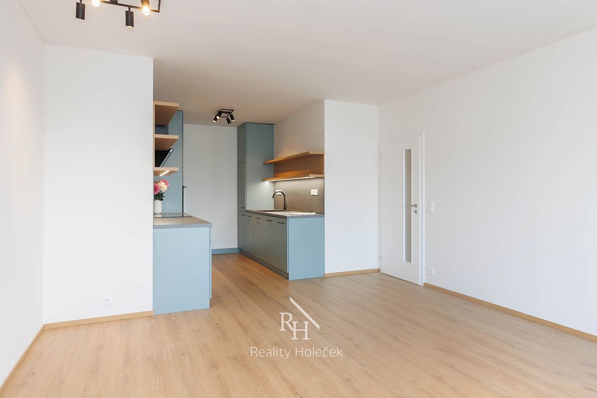Pronájem bytu 2+kk 58 m² – fotografie 3