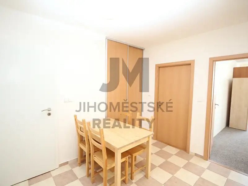 Pronájem bytu pokoje 91 m², Praha – náhled fotky 2
