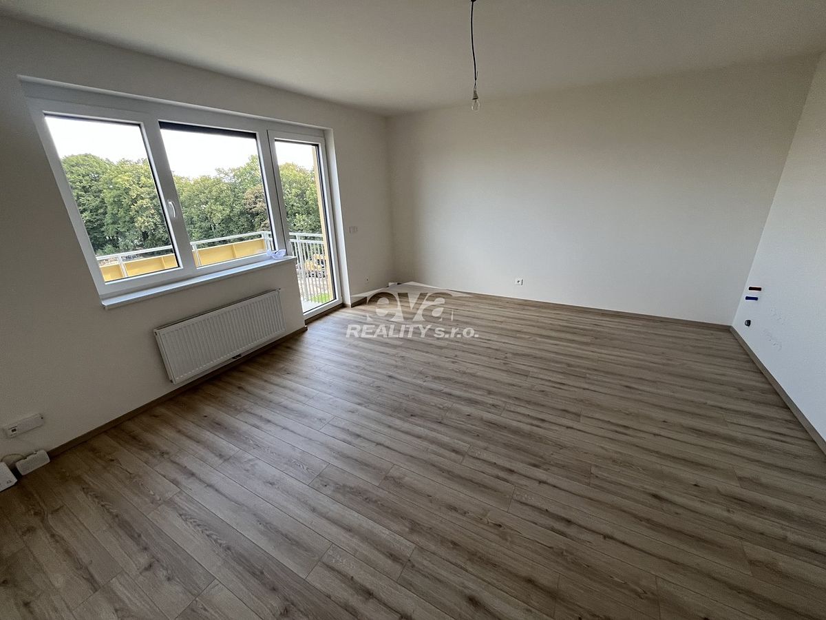 Pronájem bytu 1+kk 32 m² – fotografie 2