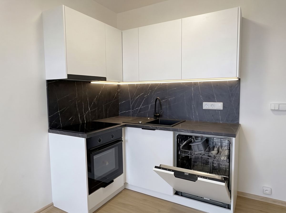 Pronájem bytu 2+kk 33 m² – fotografie 3