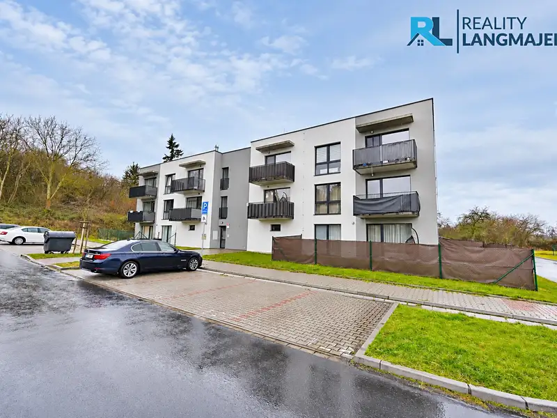 Pronájem bytu 1+kk 38 m², Plzeň – náhled fotky 1