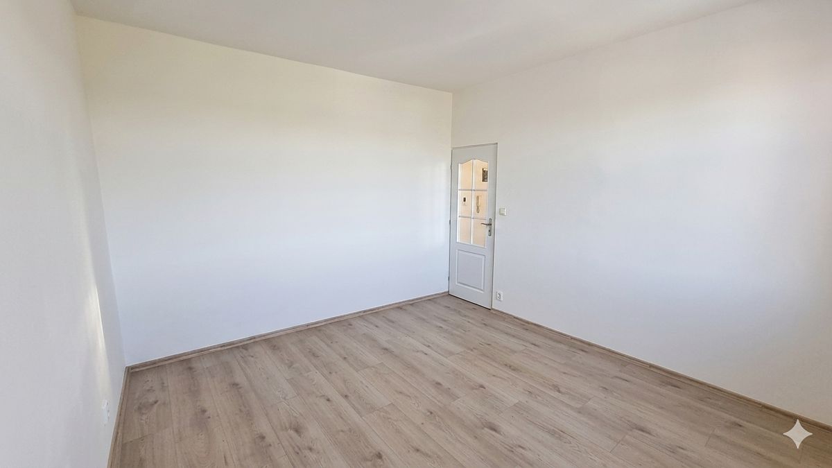 Pronájem bytu 2+kk 45 m² – fotografie 3