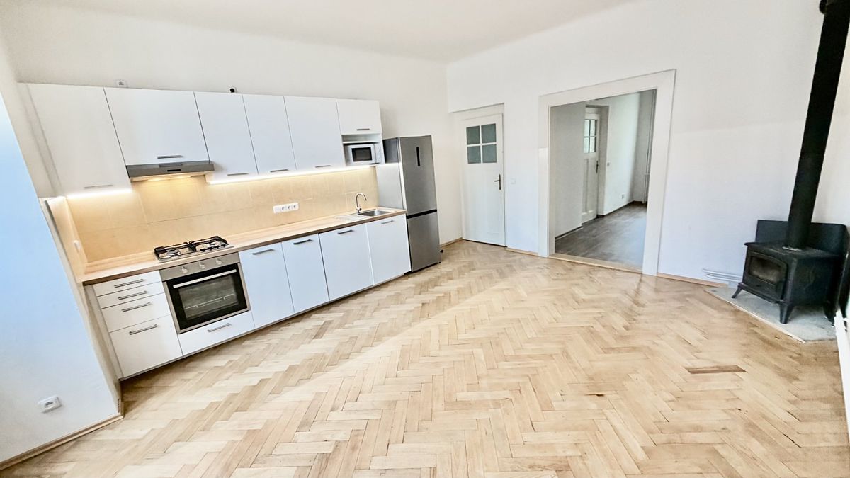 Pronájem rodinného domu 215 m², pozemek 240 m²