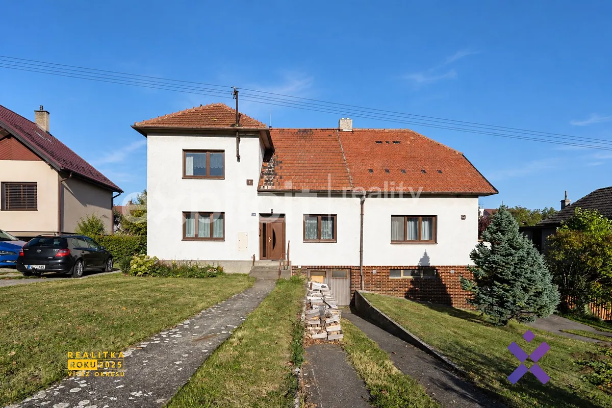 Prodej rodinného domu 245 m², pozemek 909 m²