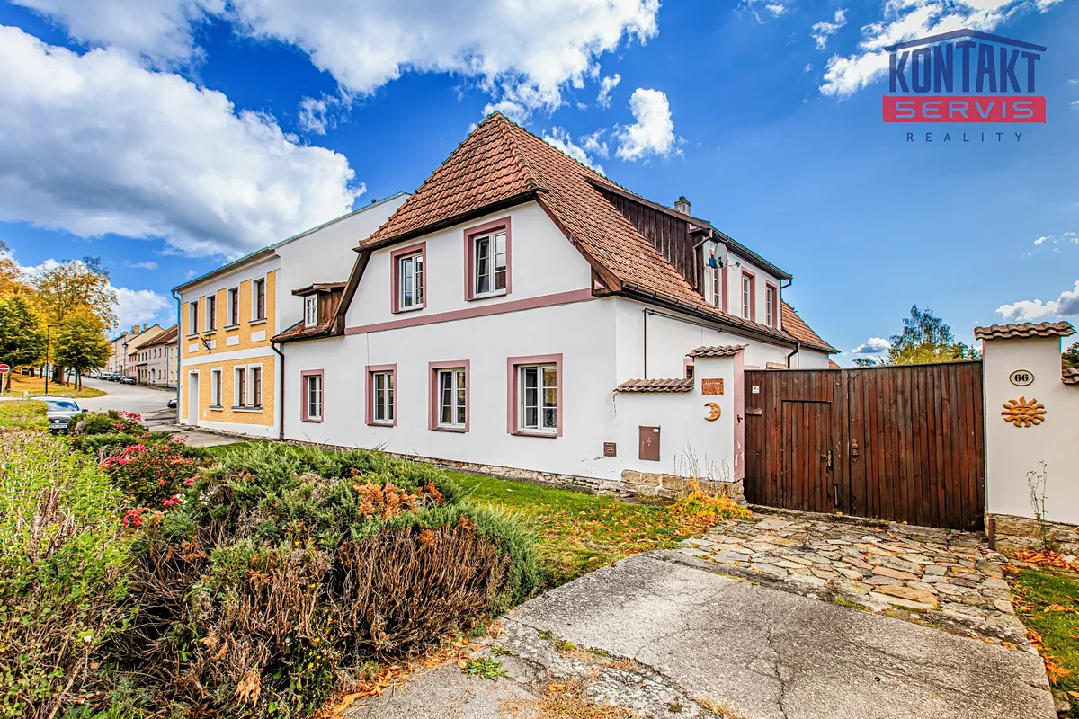Prodej rodinného domu 270 m², pozemek 2517 m²