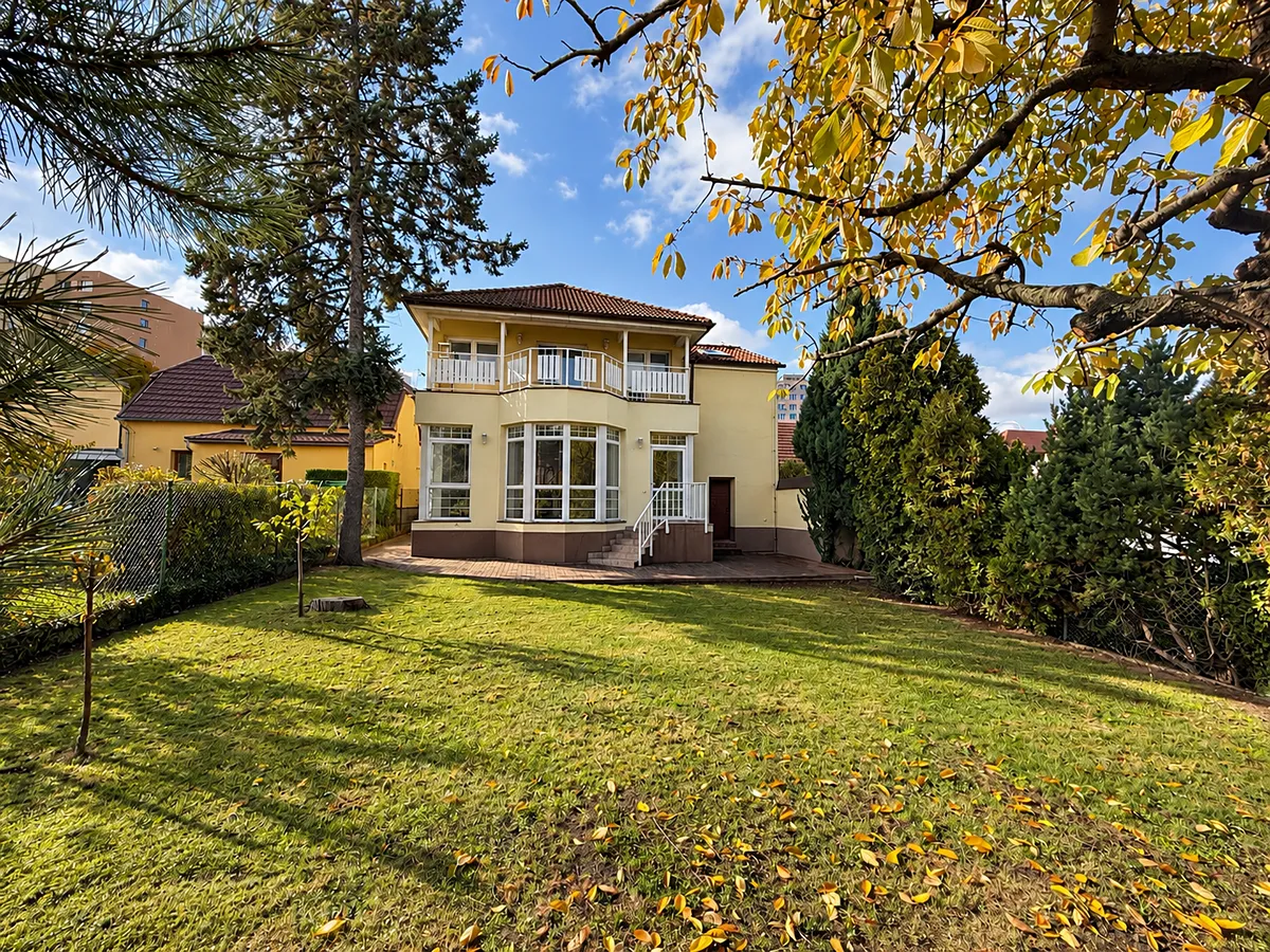 Prodej rodinného domu 290 m², pozemek 486 m²