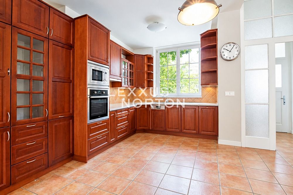 Pronájem rodinného domu 200 m², pozemek 600 m² – fotografie 2